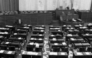 Bundestag 1952: Leerer Plenarsaal nach der Sitzung