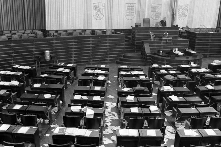 Bundestag 1952: Leerer Plenarsaal nach der Sitzung