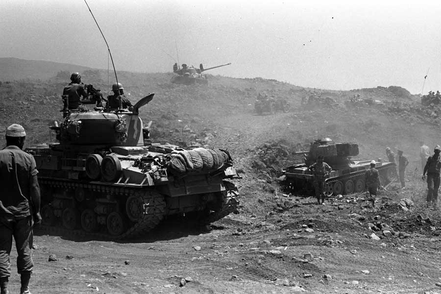 Israelische Panzer rücken im Sechstagekrieg 1967 auf die syrischen Golanhöhen vor.