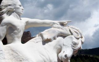 Das Crazy Horse Memorial wird seit 1948 in den Black Hills als Denkmal für den Widerstand der nordamerikanischen Indianer errichtet.