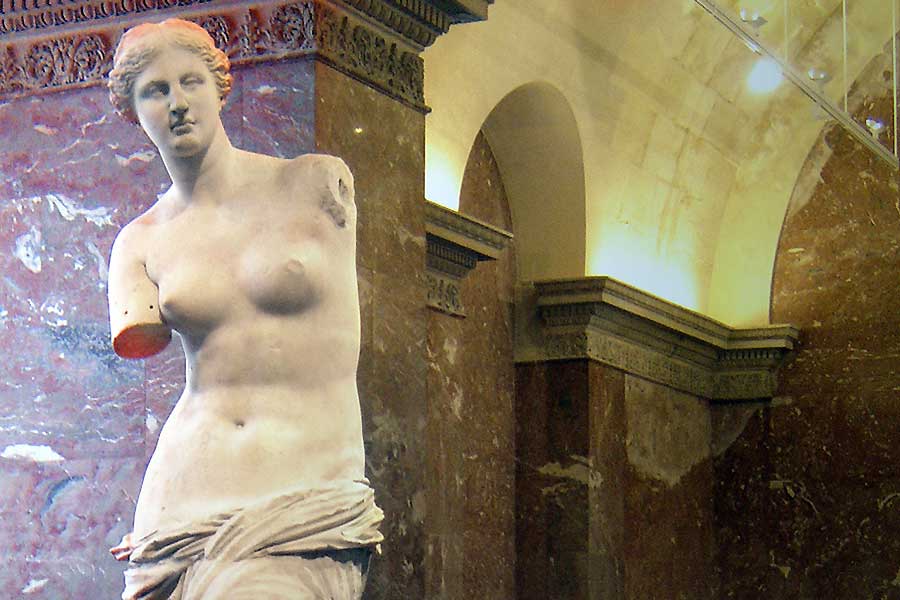 1820 schafften französische Diplomaten die berühmte "Venus von Milo" unter abenteuerlichen Bedingungen aus dem Osmanischen Reich. Sie steht heute im Louvre in Paris.