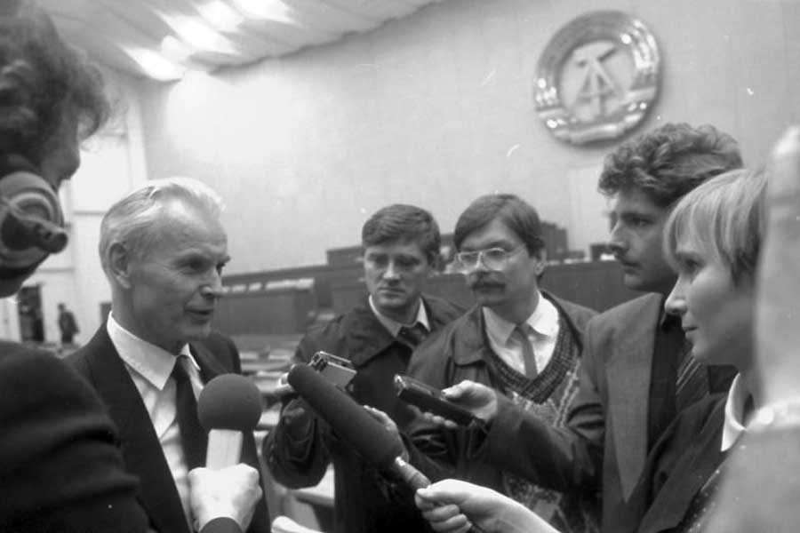 Hans Modrow wurde am 13. November 1989 zum neuen Ministerpräsidenten der DDR gewählt - zum letzten Regierungschef aus den Reihen der SED.