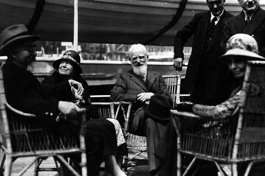Sozialistische Vordenker und Agitatoren: Sidney Webb (links), Bernard Shaw (Mitte) und Beatrice Webb (rechts), die führenden Köpfe der Fabian Society in ihren Anfangsjahren.
