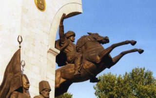 Setzte Mehmed der Eroberer 1480 zum Sprung nach Italien an? (Modernes Momument zu Ehren Mehmeds II. in Istanbul)