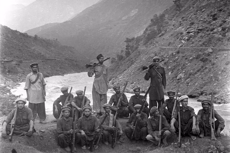 Paschtunische Stammeskrieger im Kaschmir, 1947.